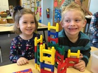 Preschoolers with blocks